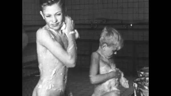 Sunde børn 1943 | Boys in movies [BiM]